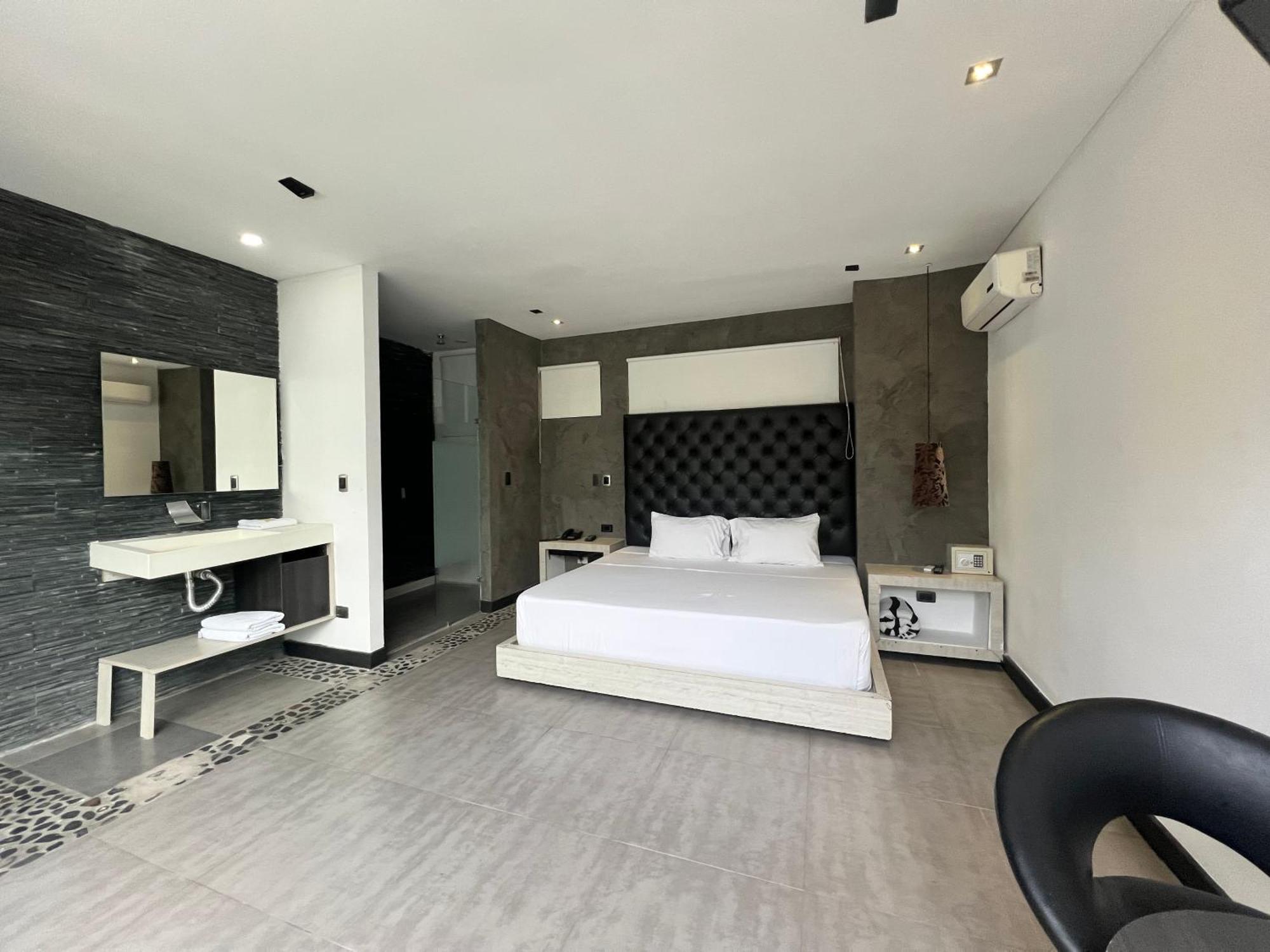 Hotel 47 Medellin Center Экстерьер фото