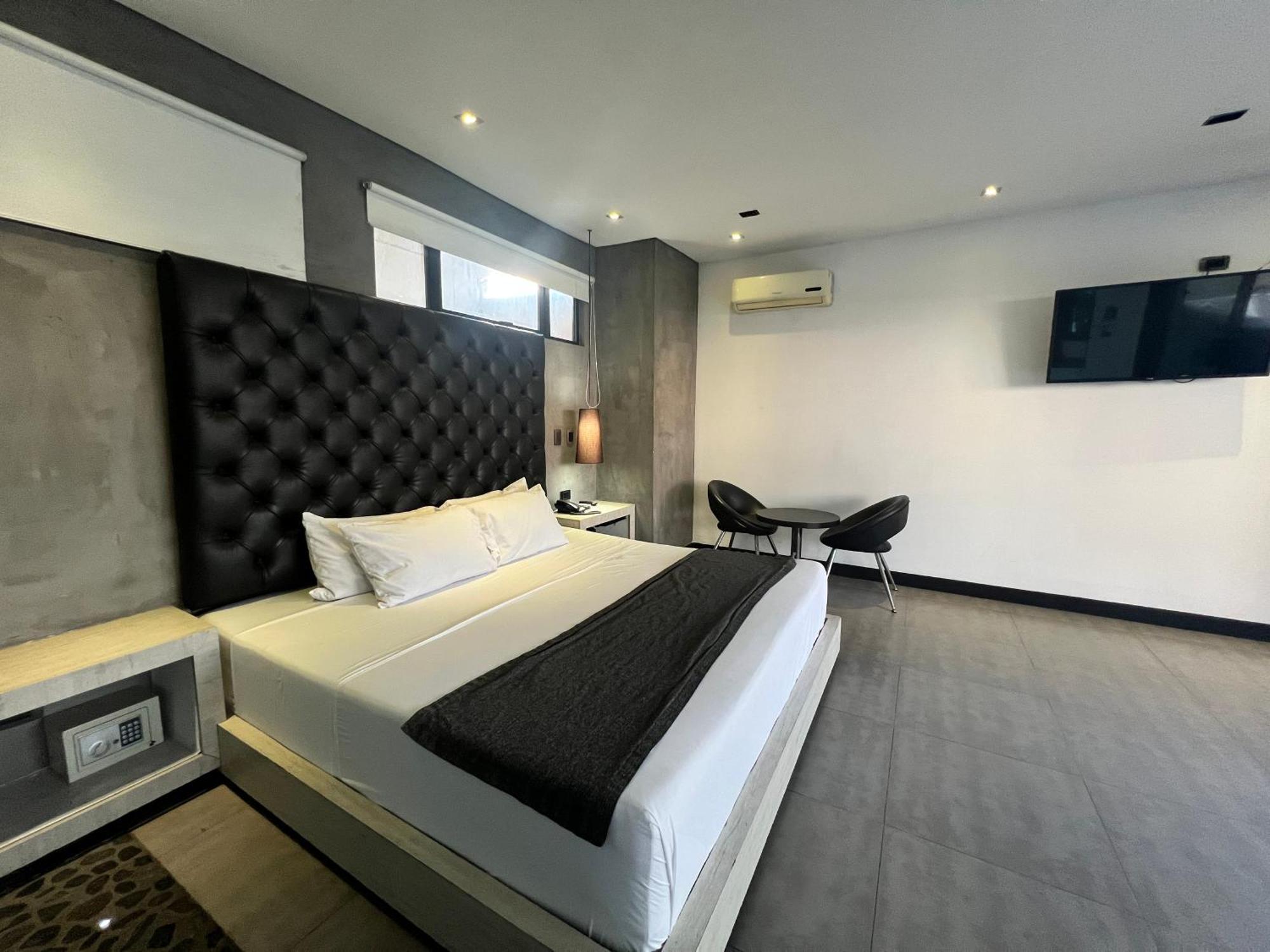 Hotel 47 Medellin Center Экстерьер фото