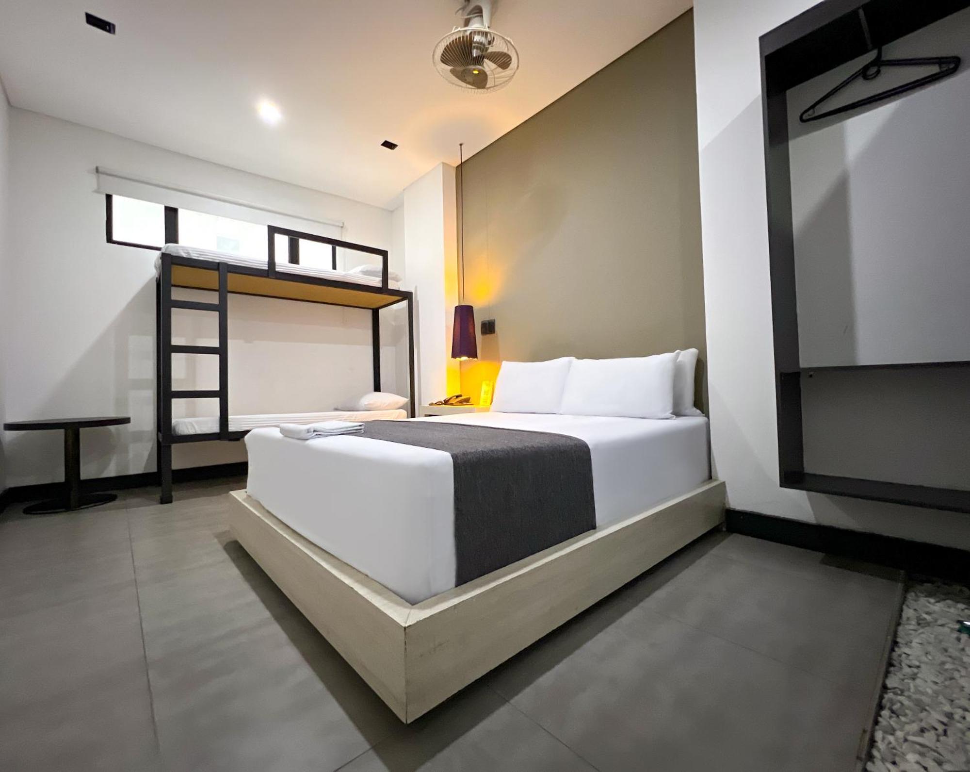 Hotel 47 Medellin Center Экстерьер фото